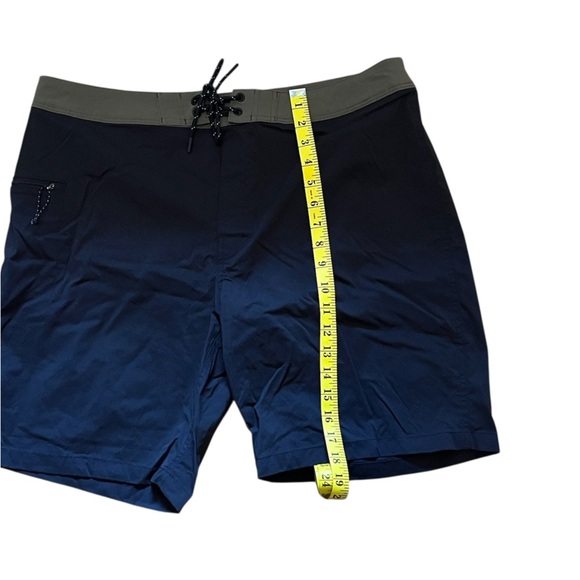 J. Crew Men's Board Shorts, Size 35 - Picture 4 of 8